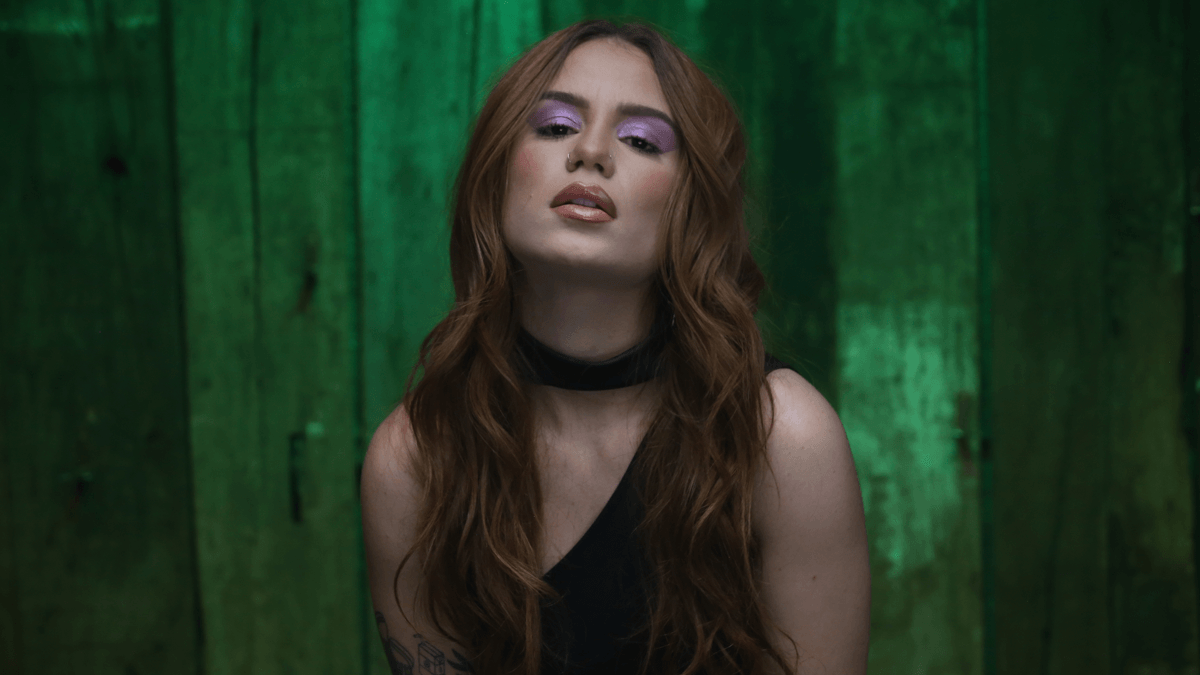 Carol Biazin apresenta single inédito “FICA PRO CAFÉ” no Música Boa Ao Vivo