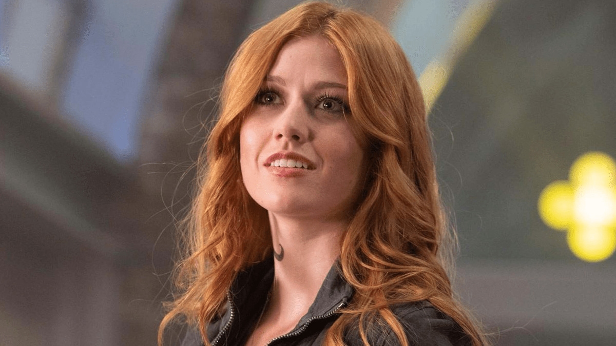 Katherine McNamara, de “Shadowhunters” e “Arrow”, confirma presença na CCXP22