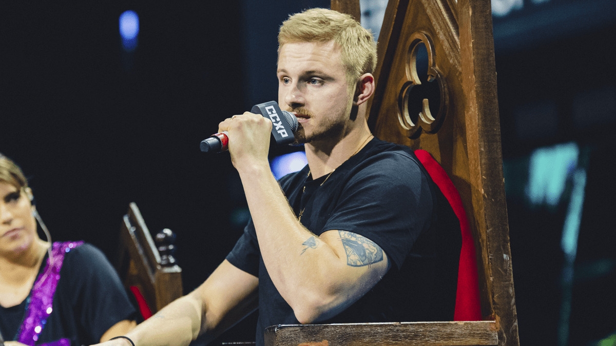 Alexander Ludwig encanta fãs brasileiros na CCXP22 e se declara: “Melhores fãs do mundo”
