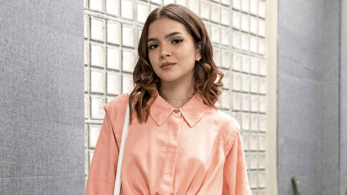 Mel Maia muda visual e choca web; veja fotos!