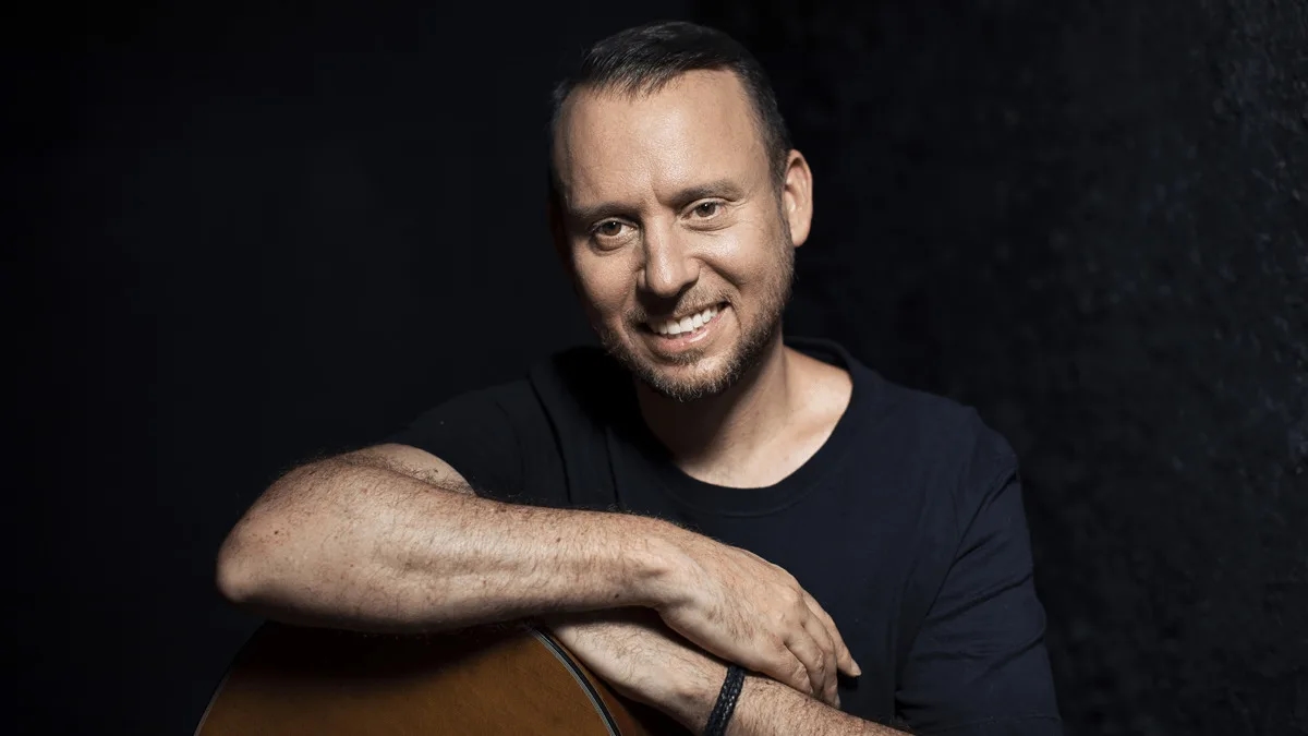 Edu Berdí dá pontapé inicial aos trabalhos do novo disco com “Indecisão”; saiba mais!