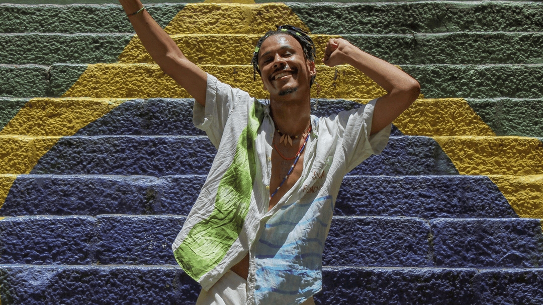 Capelloni grava videoclipe de “Proteção” na Pequena África: “Um dos berços da cultura preta no Rio de Janeiro”