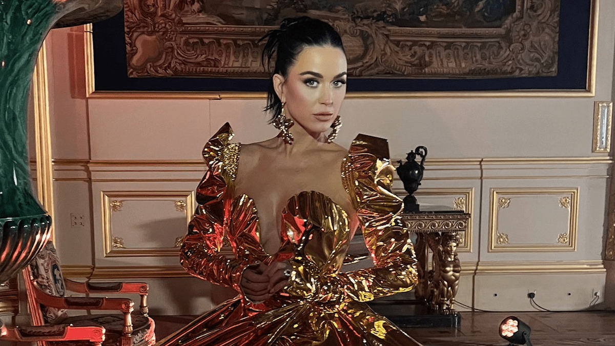 Katy Perry é aclamada pela mídia especializada após performance na coroação do rei Charles III