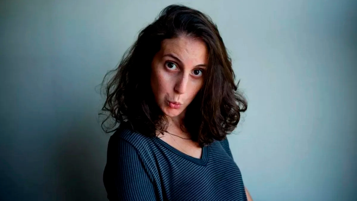 Mãe de Jout Jout revela maternidade da filha e internet reage