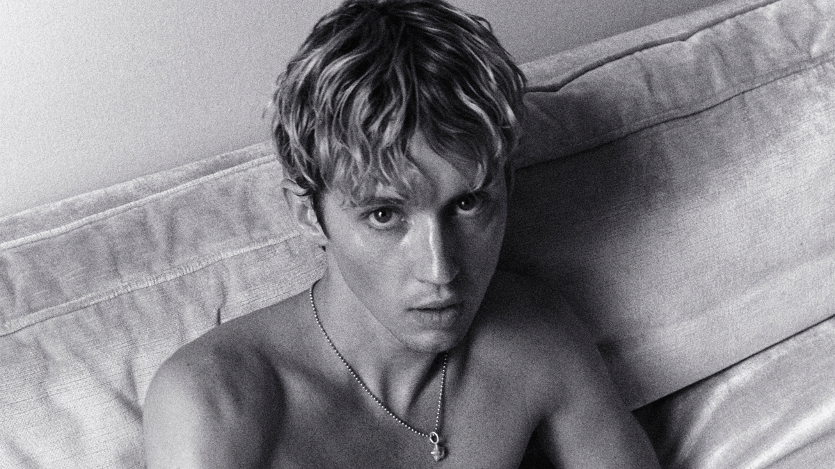 Letra e Tradução: “One Of Your Girls” – Troye Sivan