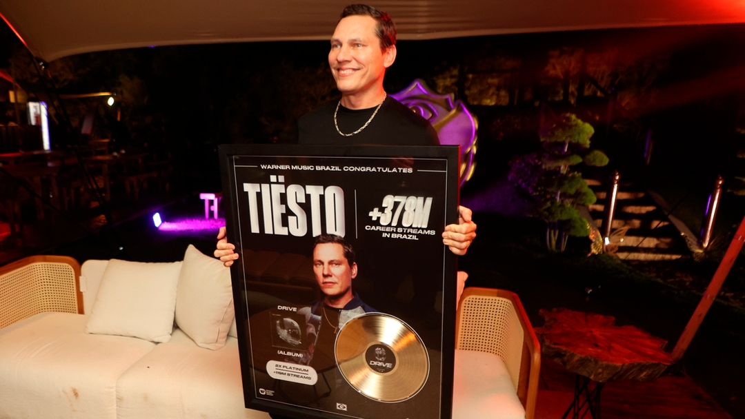 Tiësto recebe certificação de platina duplo pelo disco “Drive”