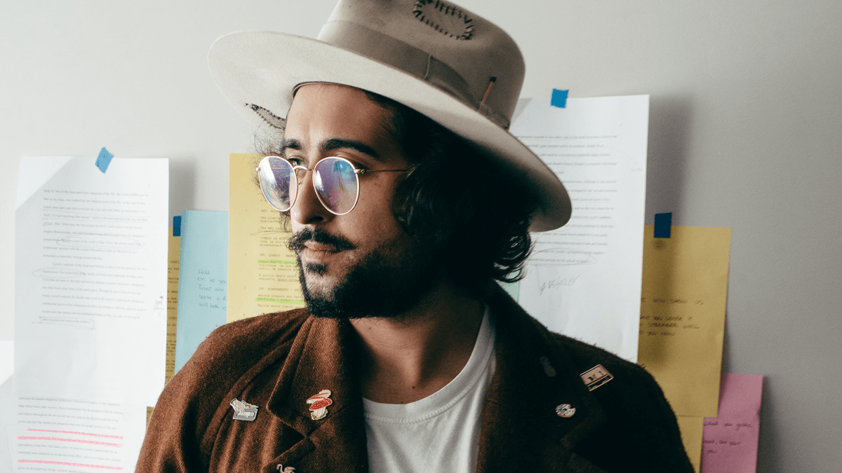 Zeeba lança versão minimalista de “Big Jet Plane”