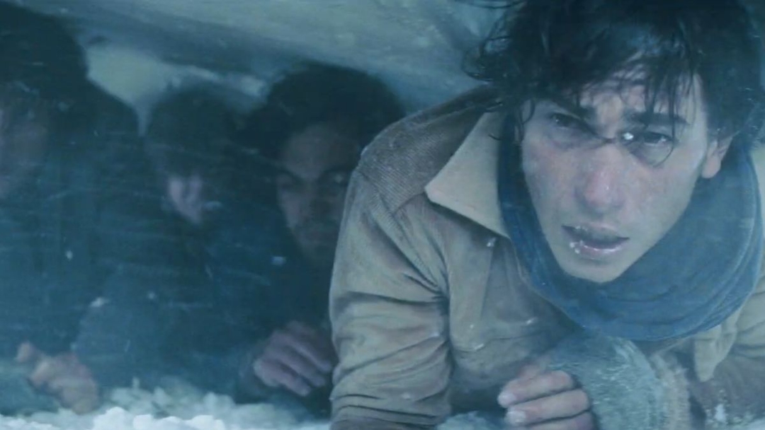 “A Sociedade da Neve”: longa sobre acidente real nos Andes ganha trailer oficial