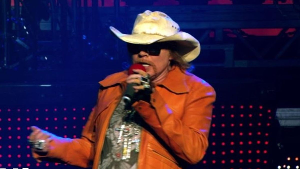 Axl Rose, vocalista do Guns N’ Roses, é acusado de agressão sexual