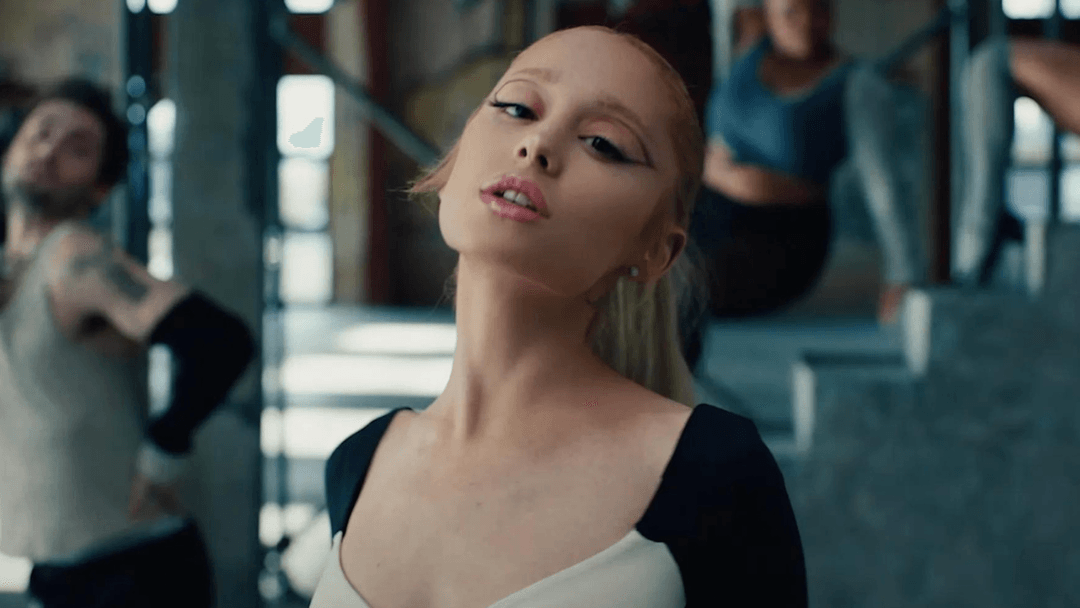 Ariana Grande alcança primeiro lugar na Billboard e iguala recorde de Beyoncé e Taylor Swift