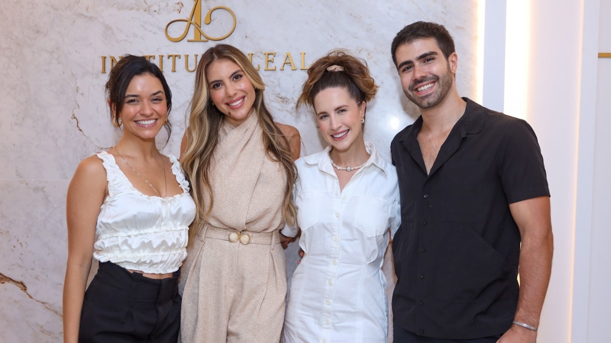 Talita Younan, sucesso em “Fuzuê”, e Ex-BBB Juliano Laham comparecem a inauguração de clínica na Barra