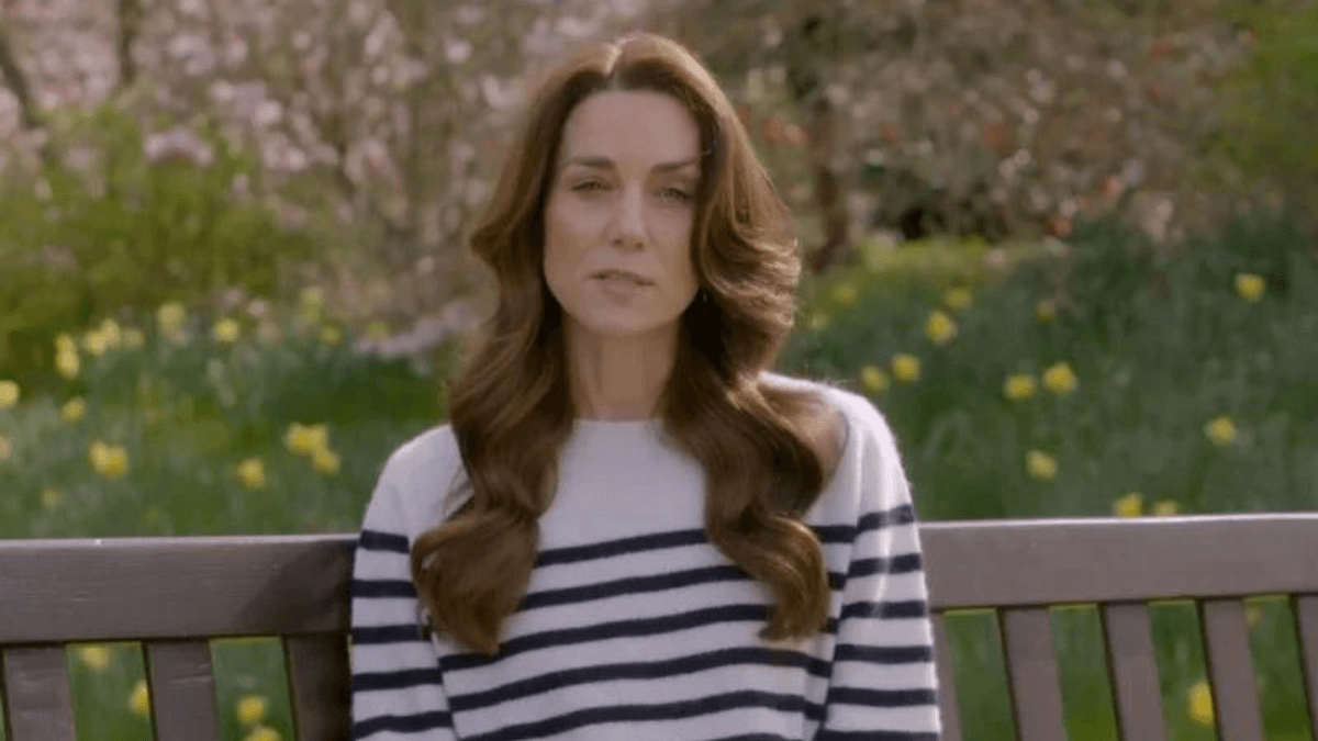 Kate Middleton reaparece e revela que está em tratamento contra um câncer