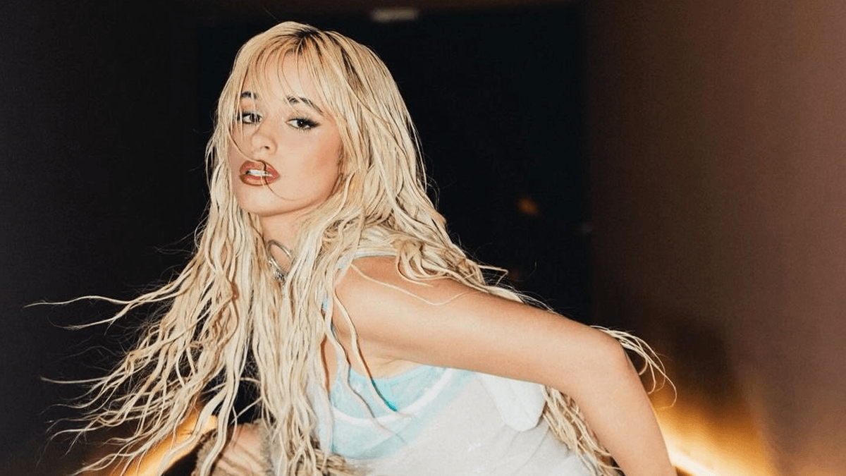 Camila Cabello apresenta evolução musical e visual no álbum “C,XOXO”