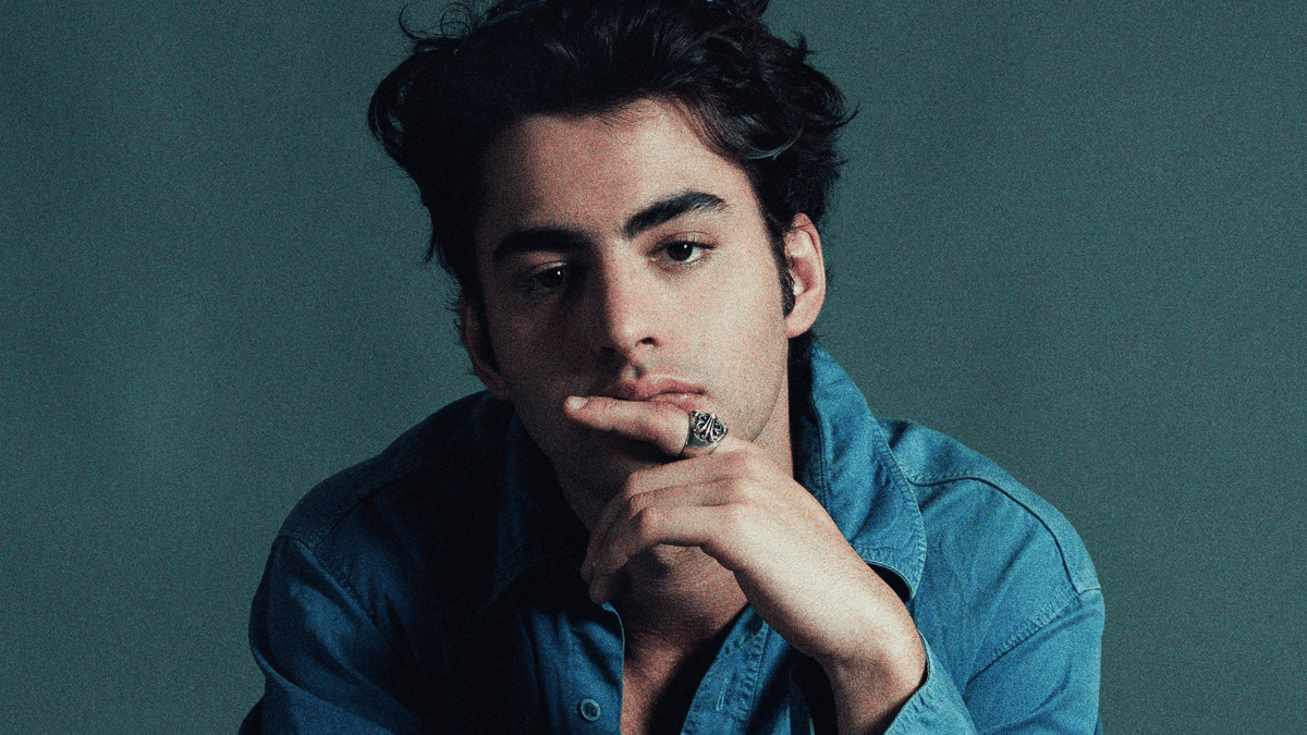 Lucas Pretti desabafa sobre responsabilidade afetiva no single “Garoto Invisível”