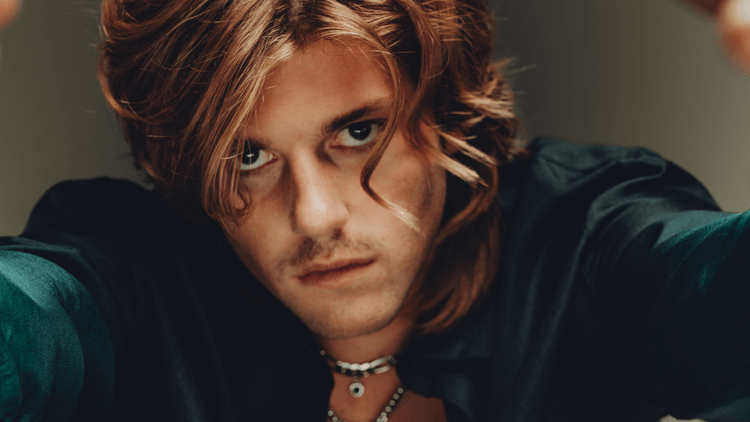 Entrevista | Ruel fala sobre primeira visita ao Brasil, carreira e conta detalhes do próximo EP “Adaptations”