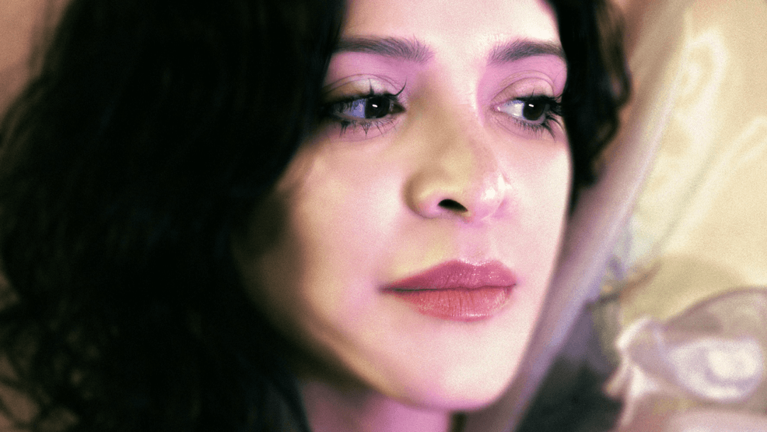 Gabriella Lima encanta no clipe de “Meu Lugar”