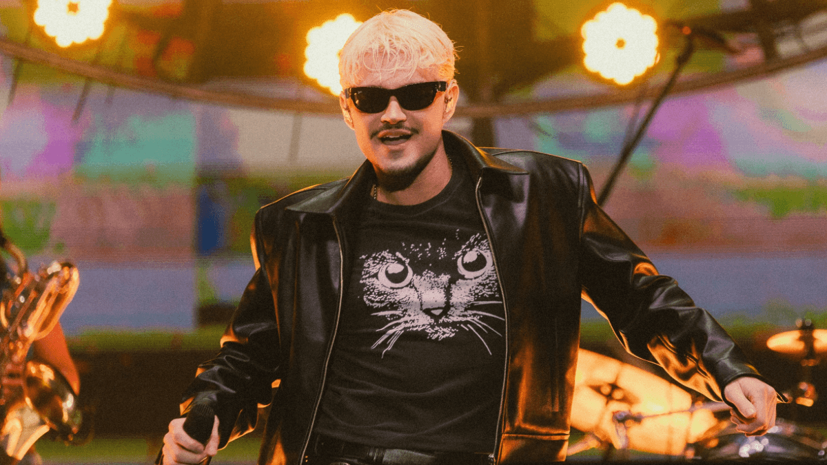 Jão entrega espetáculo grandioso feito pros fãs no Lollapalooza Brasil e termina em chamas no palco