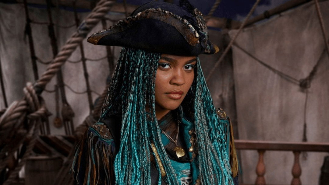 China Anne McClain, de “Descendentes”, é criticada por tocar em animal marinho no Havaí