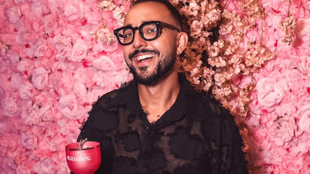 Elenco de Beleza Fatal comemora sucesso da novela em festa com fãs na Pink Flamingo