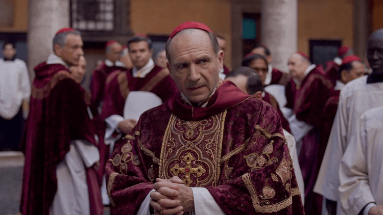“Conclave” retorna aos cinemas brasileiros