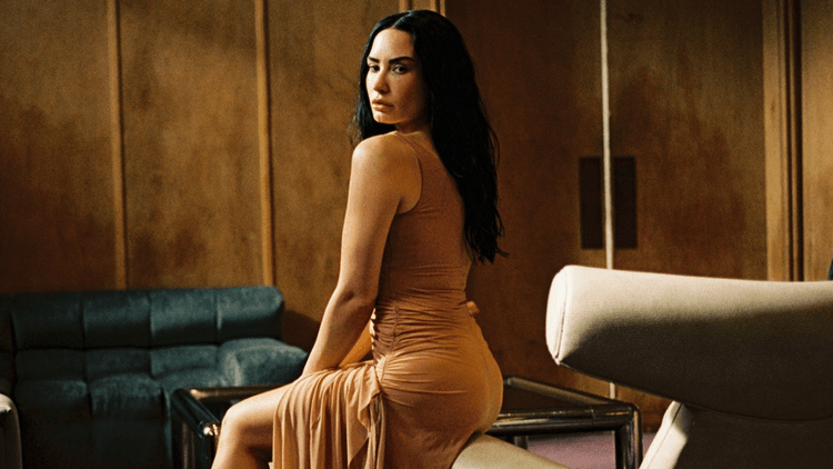 Demi Lovato lança seu nono álbum de estúdio “It’s Not That Deep”