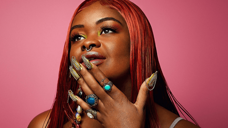 Apresentado por Heineken, Tiny Desk Brasil celebra identidade e liberdade musical de Tássia Reis