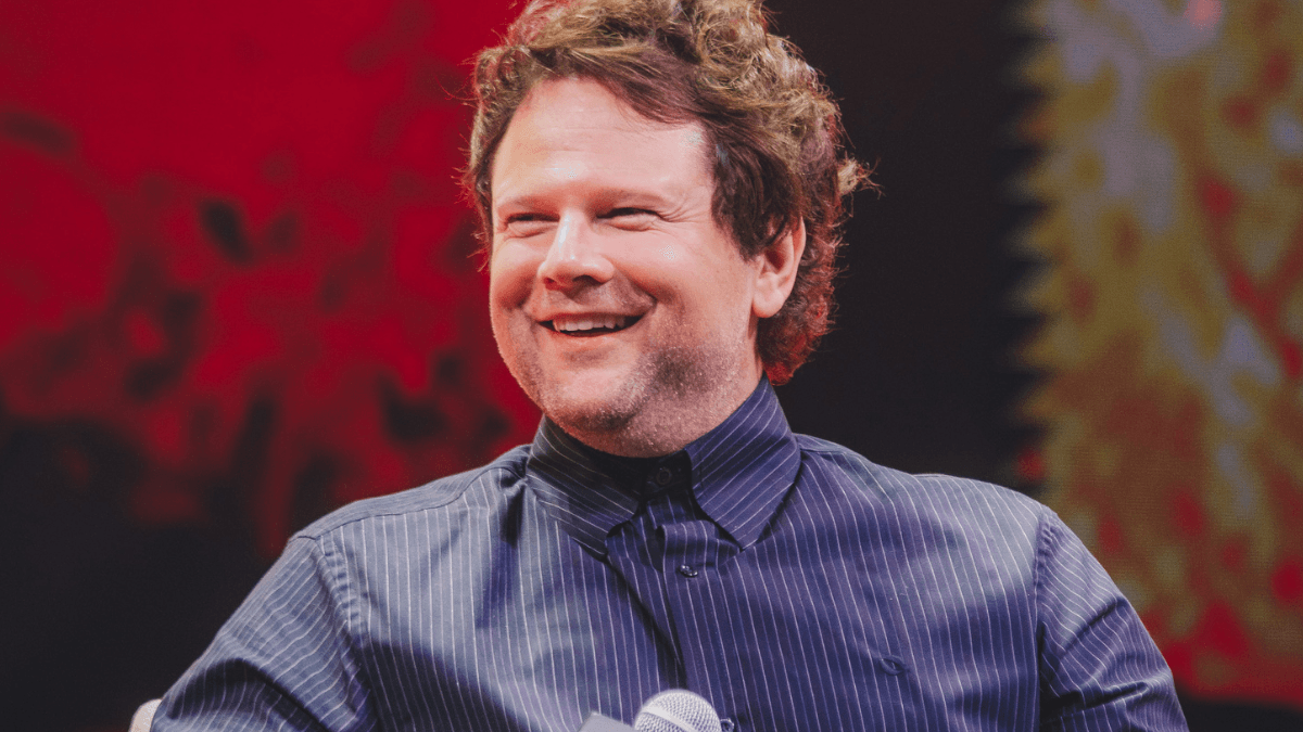 Selton Mello vai às lágrimas com homenagem na CCXP25 e recebe declaração de Wagner Moura