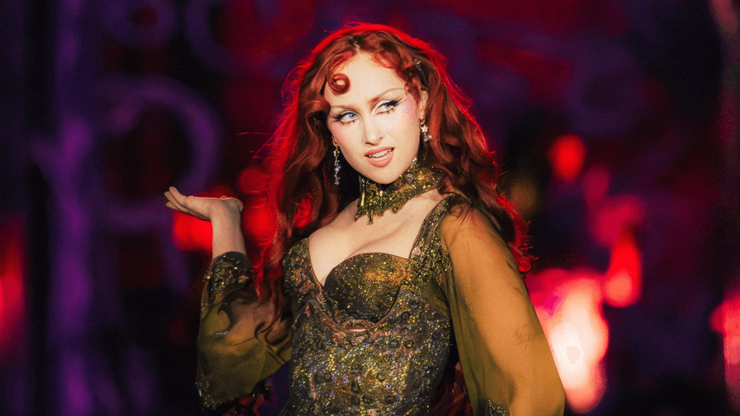 Chappell Roan estreia no Brasil com espetáculo catártico no Lollapalooza Brasil 2026