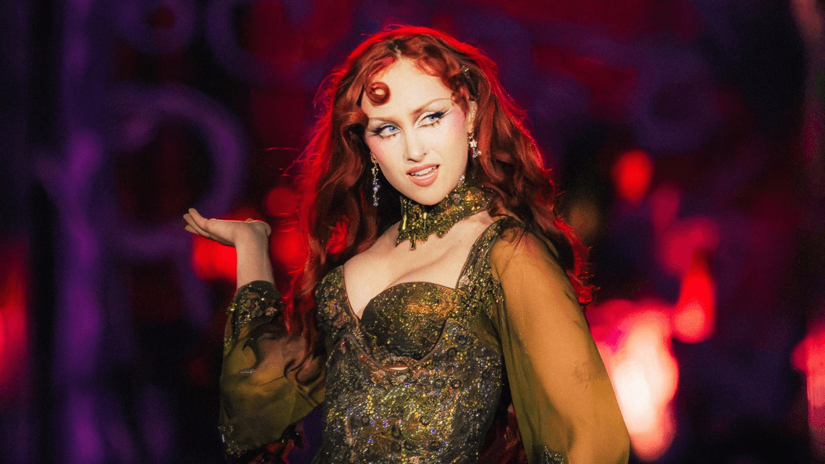 Chappell Roan estreia no Brasil com espetáculo catártico no Lollapalooza Brasil 2026