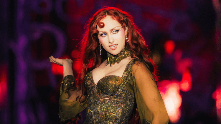 Chappell Roan estreia no Brasil com espetáculo catártico no Lollapalooza Brasil 2026