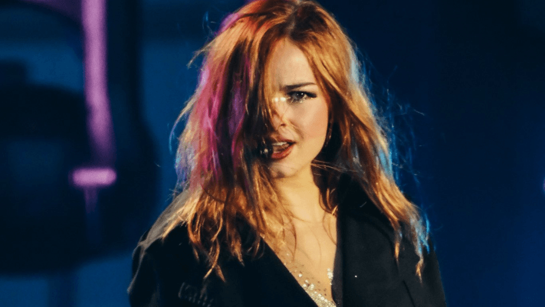 Addison Rae realiza sonho e estreia no Brasil com show pop performático no Lollapalooza Brasil 2026