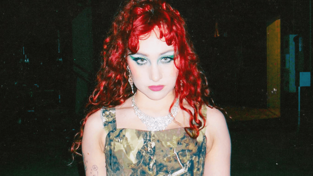 Chappell Roan estreia no Brasil com espetáculo catártico no Lollapalooza Brasil 2026