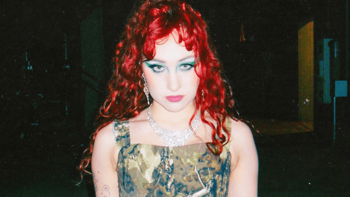 Chappell Roan estreia no Brasil com espetáculo catártico no Lollapalooza Brasil 2026