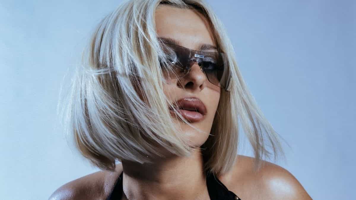 Bebe Rexha conquista primeiro álbum número 1 da carreira na Billboard com “DIRTY BLONDE”