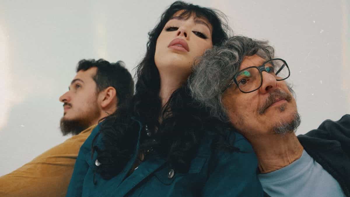 Escarcéu une samba e MPB em novo single duplo com participação de Pedro Luís