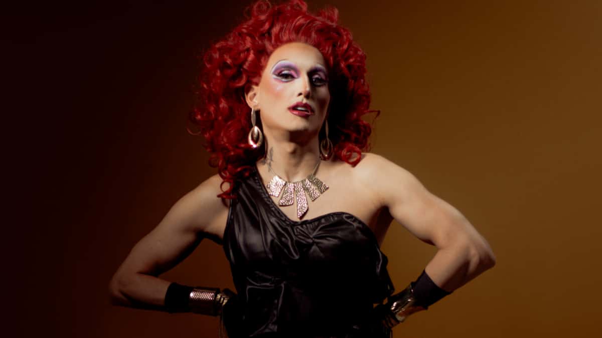 Mercedez Vulcão, do Drag Race Brasil, promove watch party da 2ª temporada em São Paulo