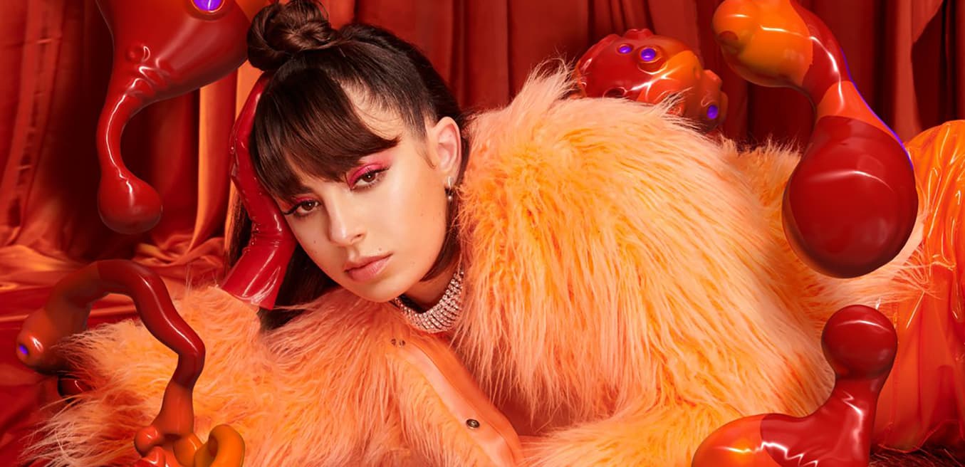 Vem ouvir o novo single da Charli XCX, “Girls Night Out”