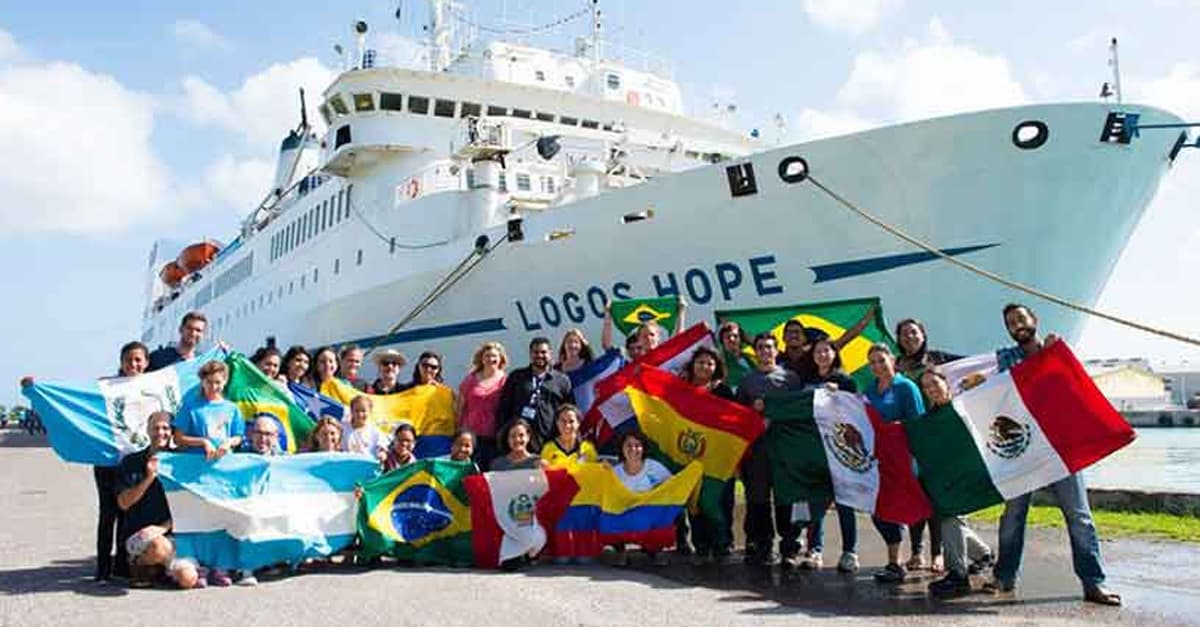 Navio com a maior biblioteca do mundo atracará em 5 cidades brasileiras