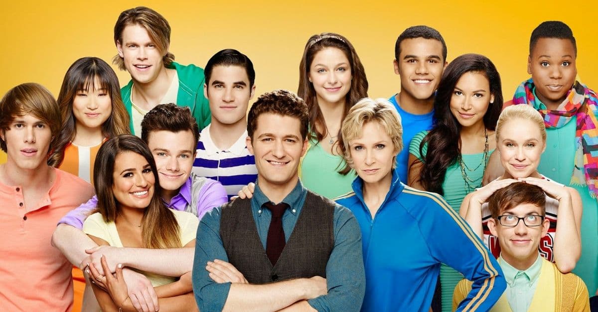 Documentário que retrata escândalos e tragédias da série “Glee” ganha data de estreia no HBO Max e discovery+