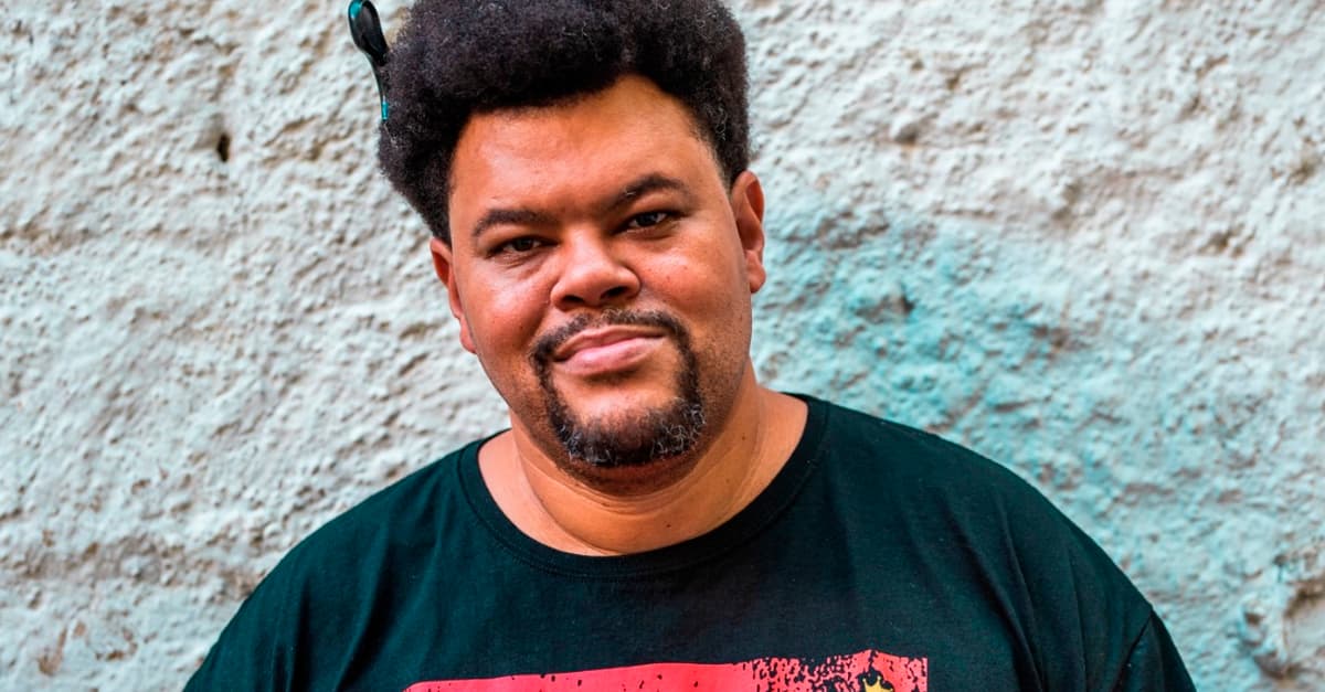 “Quintal do Paizão” | Babu Santana recebe Manu Gavassi e Thelma em estreia no Youtube