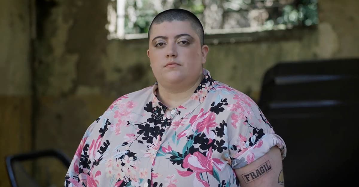 Ana Vilela lança a sensível “Tanta Gente”