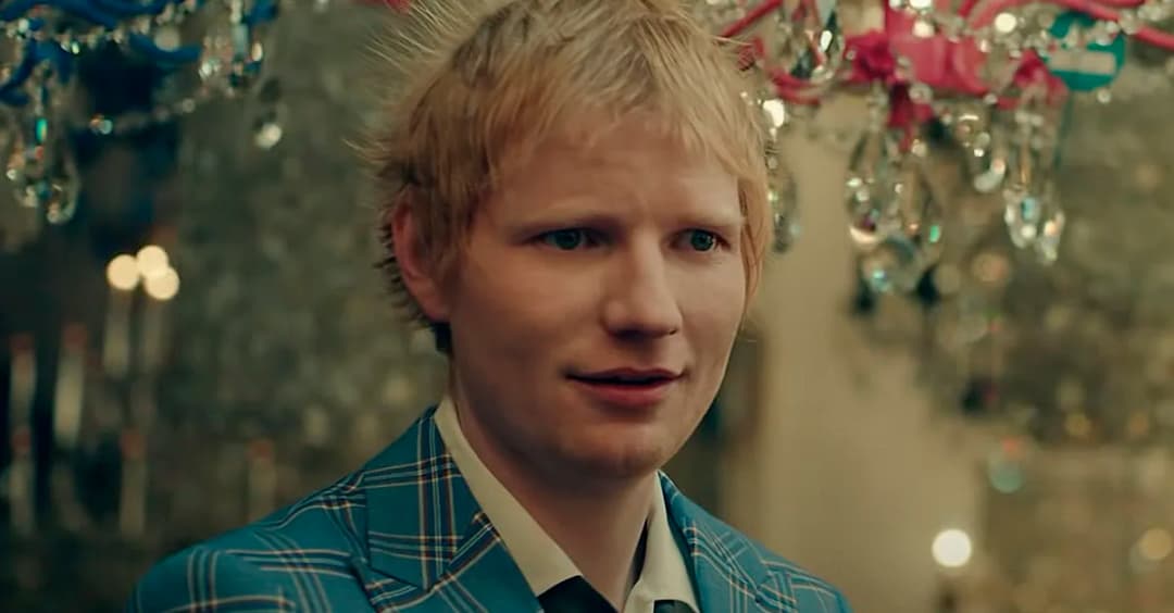 Ed Sheeran está louco de amor no clipe de “Shivers”; assista!