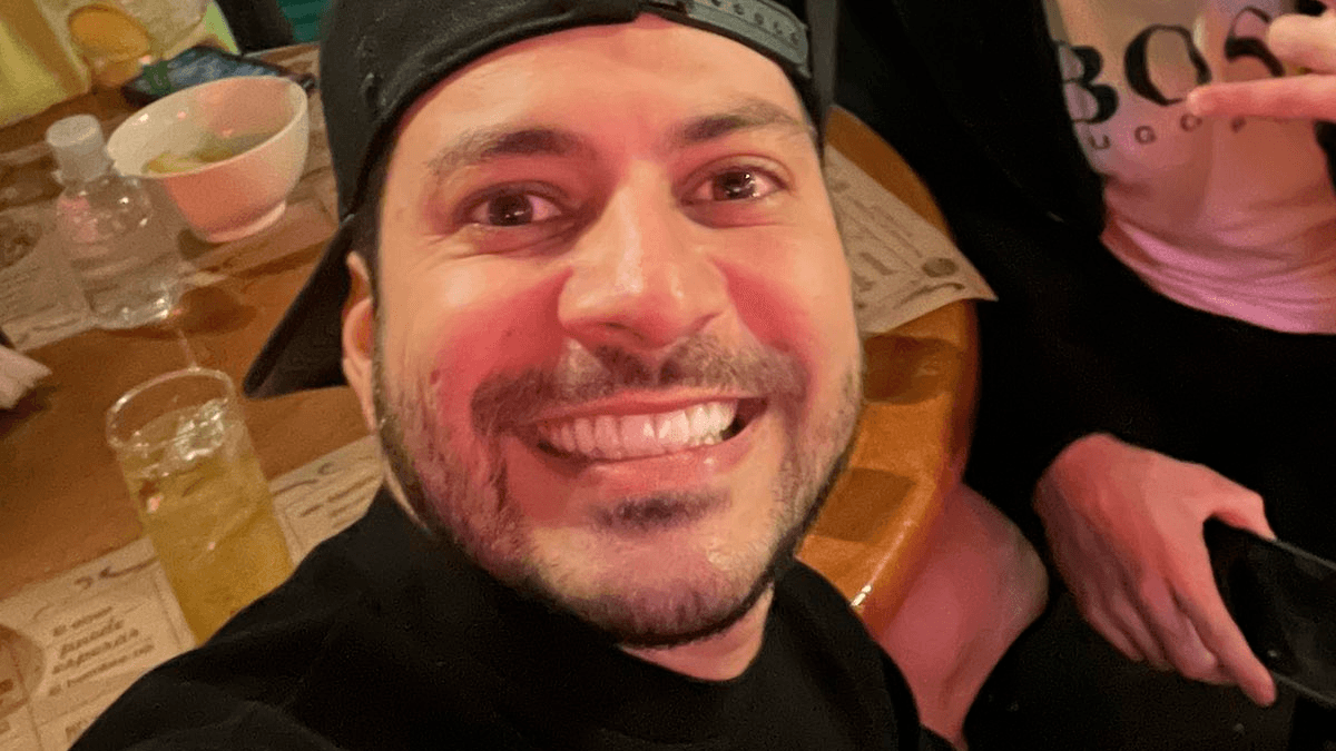 Caio Afiune tem suposta nude vazada e internautas apontam que é falsa