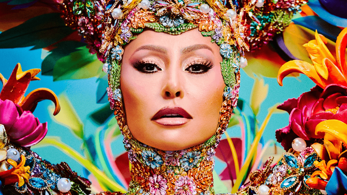 Sabrina Sato representa as flores da festa em desfile da Vila Isabel