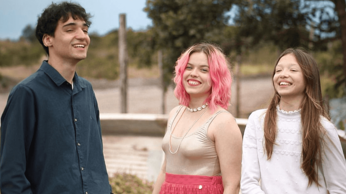 Entrevista | Belle Lune revisita a infância em nova versão de “Lua Crescente”: “muito mágico e gratificante”