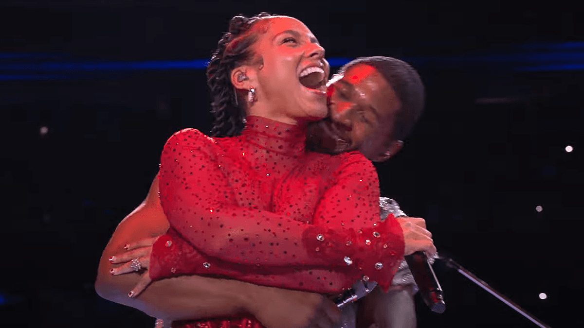 Swizz Beatz, marido de Alicia Keys, fala sobre abraço polêmico de Usher no Super Bowl