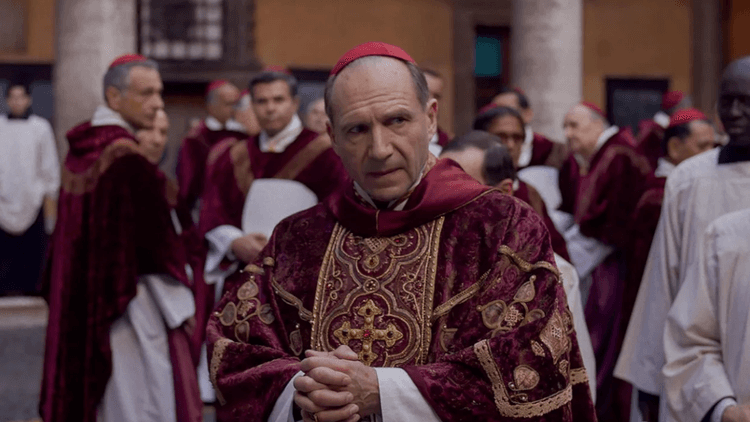 “Conclave” retorna aos cinemas brasileiros