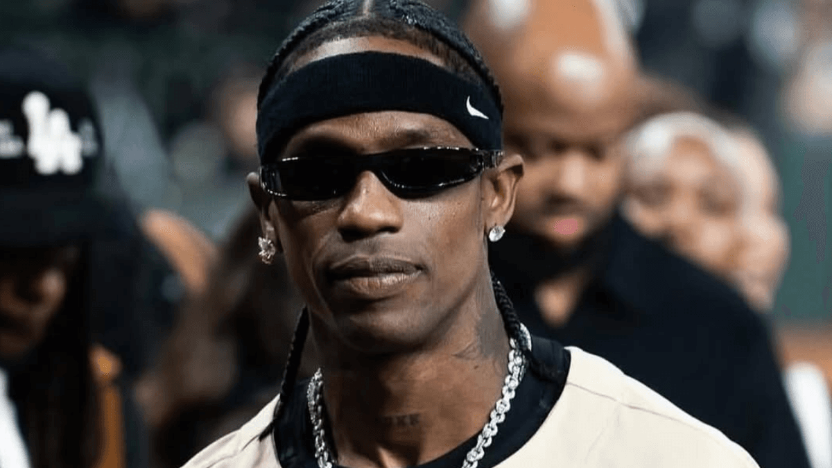 Travis Scott entrega potência visual e hits explosivos em show decepcionante no The Town 2025