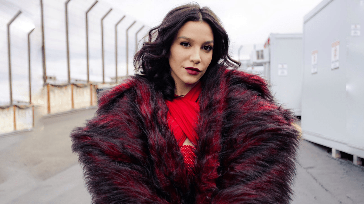 Priscilla impressiona ao cantar “Desafiar a Gravidade” e se prepara para estreia como Nessarose em “Wicked”