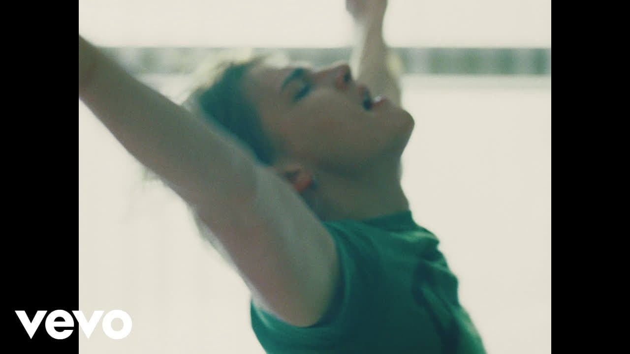 Elton John, Brandi Carlile - Swing For The Fences